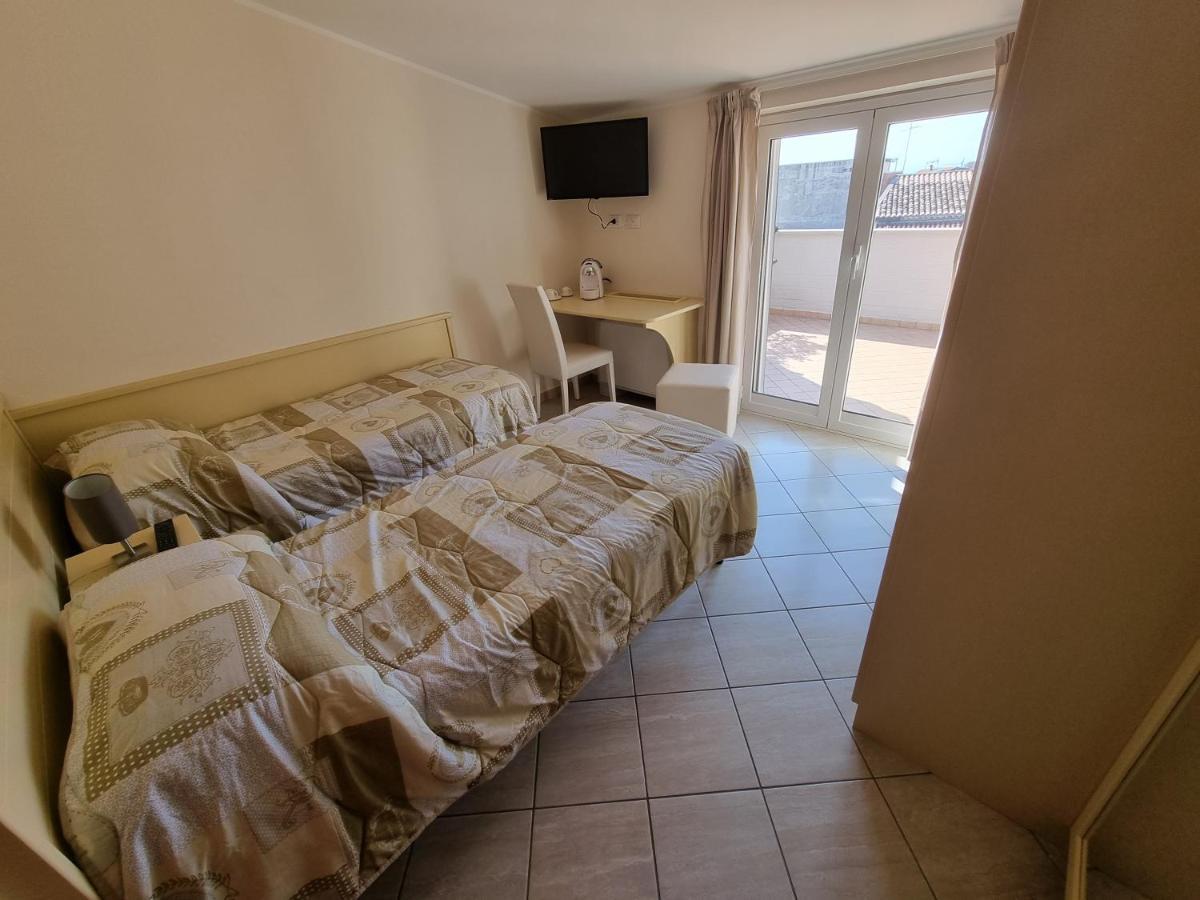 B&B E Casa Vacanza Al Castello Roccella Ionica Extérieur photo