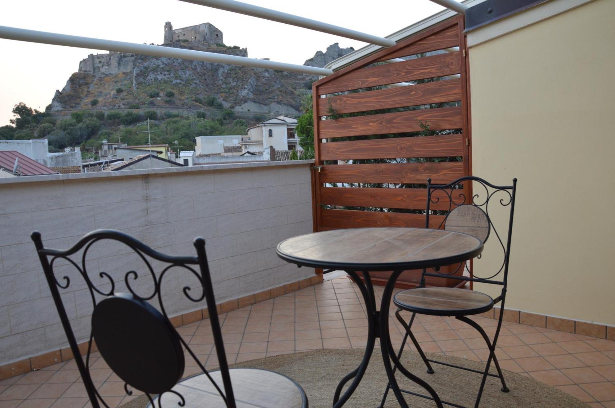 B&B E Casa Vacanza Al Castello Roccella Ionica Extérieur photo